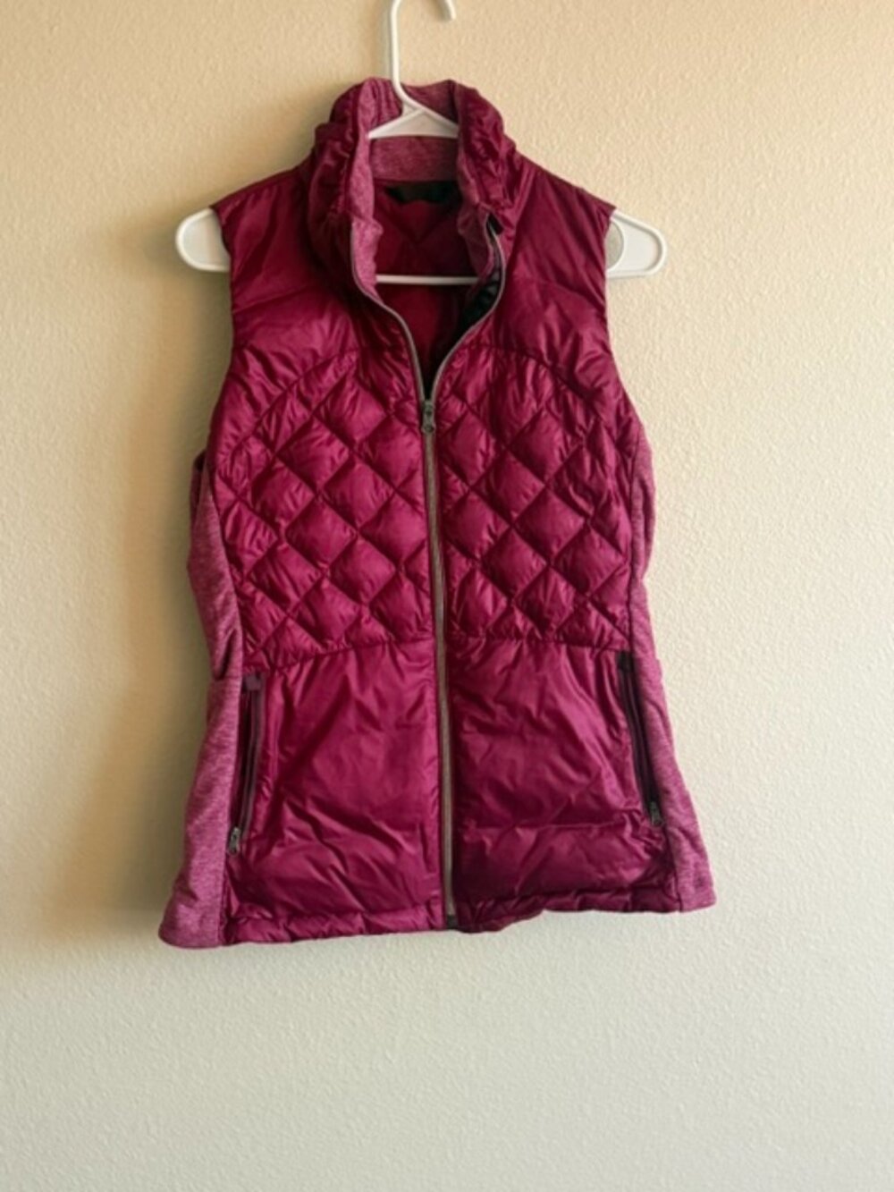 Lululemon Down For a Run Quilted Vest Size Zip Puffer Down Berry Rumble